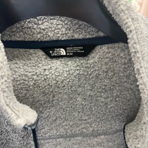 NORTH FACE ZIP UP JACKET - MEDIUM